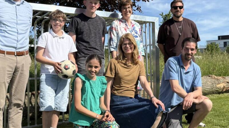 Fußballspielen in Meerbusch: Wie zwei Kinder für einen neuen Bolzplatz in Strümp sorgten