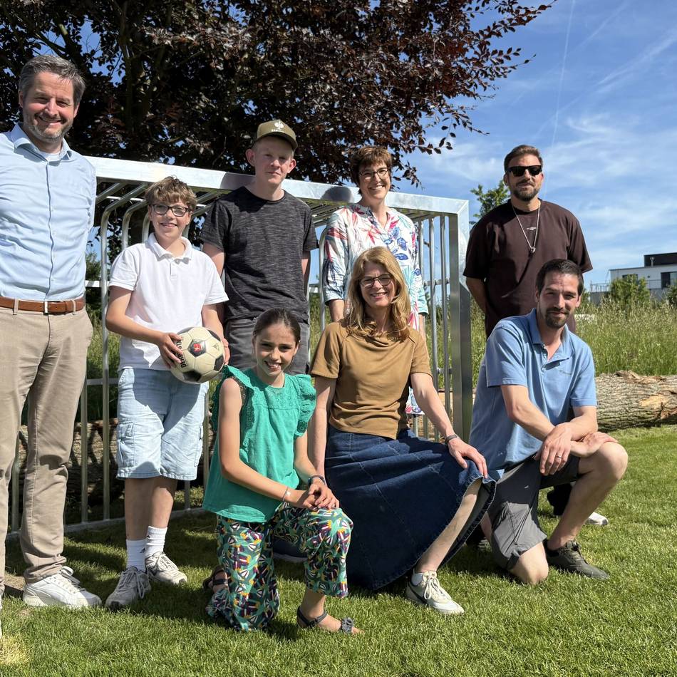Fußballspielen in Meerbusch: Wie zwei Kinder für einen neuen Bolzplatz in Strümp sorgten