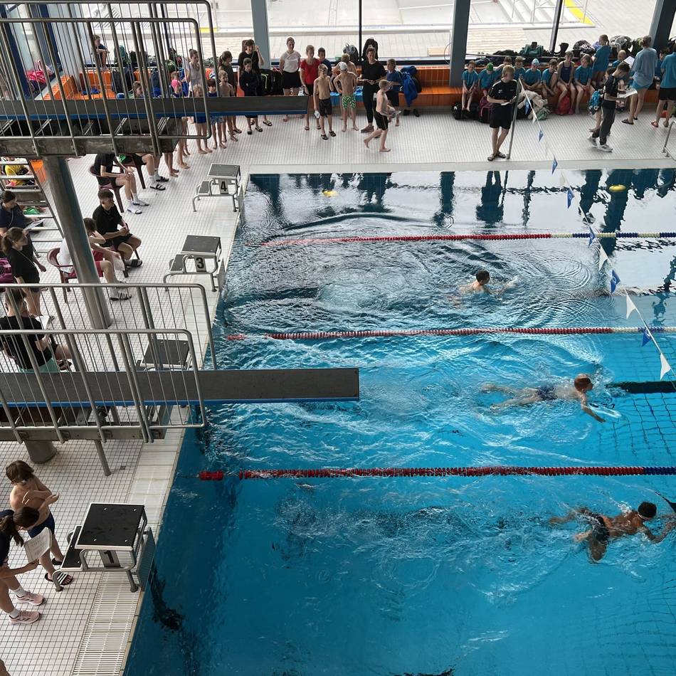 Freizeit in Korschenbroich: DLRG feiert Sommerfest im Schwimmbad