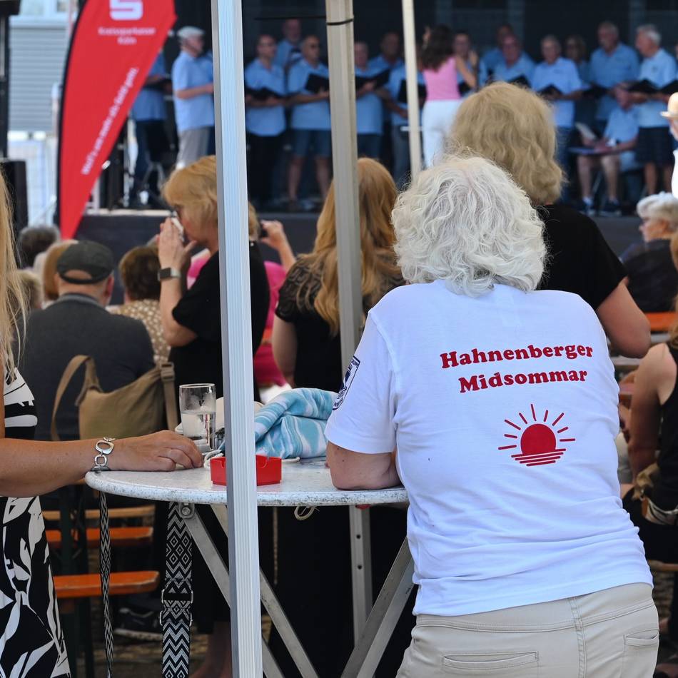 „Hahnenberger Midsommar“ in Radevormwald: Chöre und Feuerwehr träumen vom schwedischen Sommer