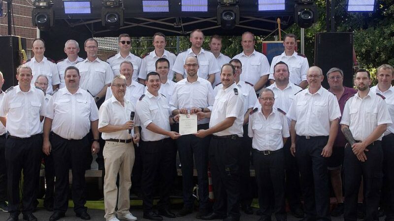 100 Jahre Einheit Veen und 50. Brunnenfest: Veener trotzen der Hitze und feiern kräftig