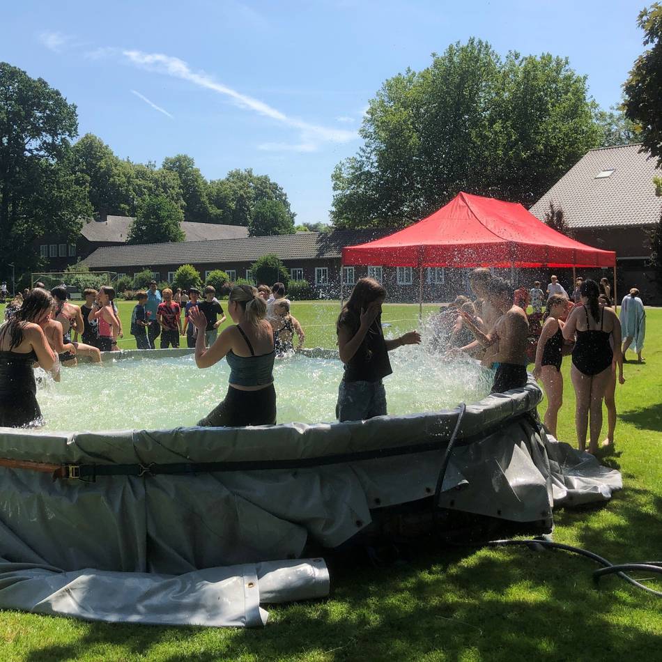 Hitzewelle im Kreis Kleve: „Wir machen kein klassisches Hitzefrei“ – diese Schule baut lieber einen Pool