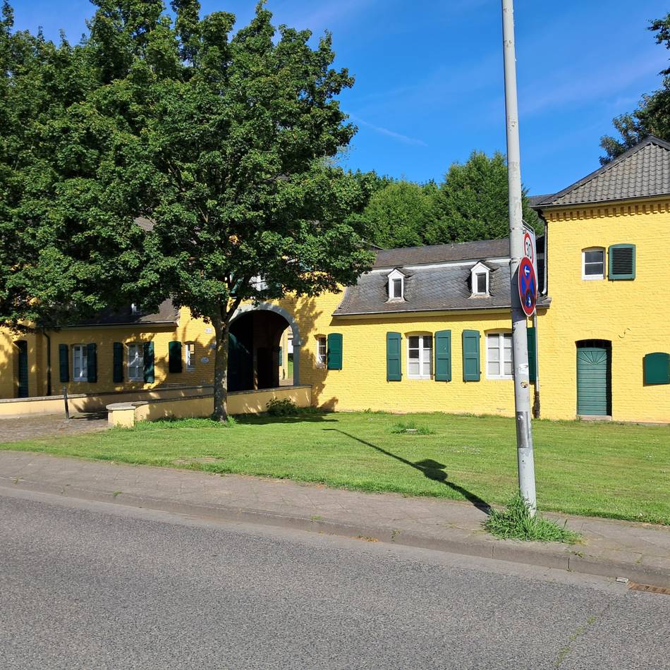 Sommerzauber in Haus Katz in Jüchen: Schützen feiern mit Modenschau und Malkursen