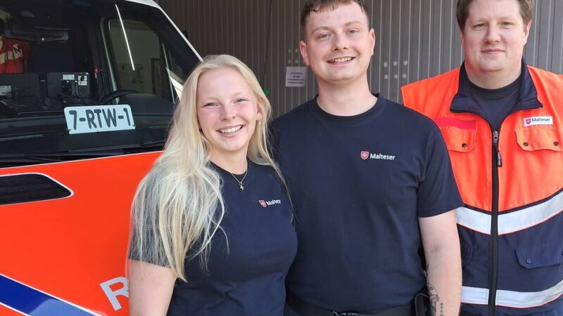 Ausbildung zum Notfallsanitäter : Mit Blaulicht durch Jüchen – dann heißt es „Du machst das jetzt“