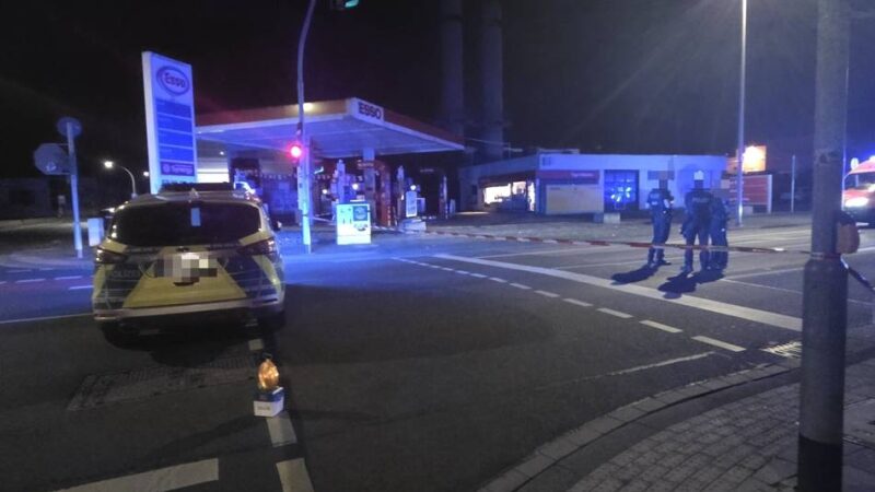 Großeinsatz in Rheydt: Polizei schießt an Tankstelle auf junge Frau – was bisher bekannt ist