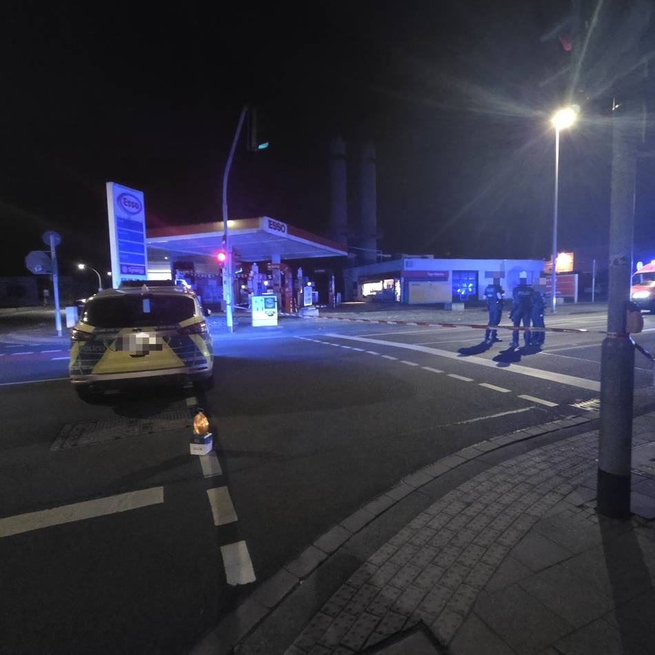 Großeinsatz in Rheydt: Polizei schießt an Tankstelle auf junge Frau – was bisher bekannt ist