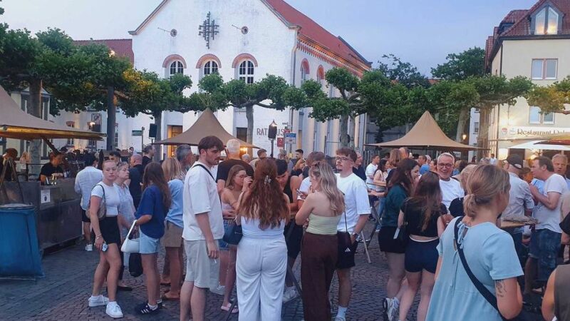 Fest mit Altstadtmarkt bei 35 Grad: Hitze lähmt Xantens Mittsommernacht