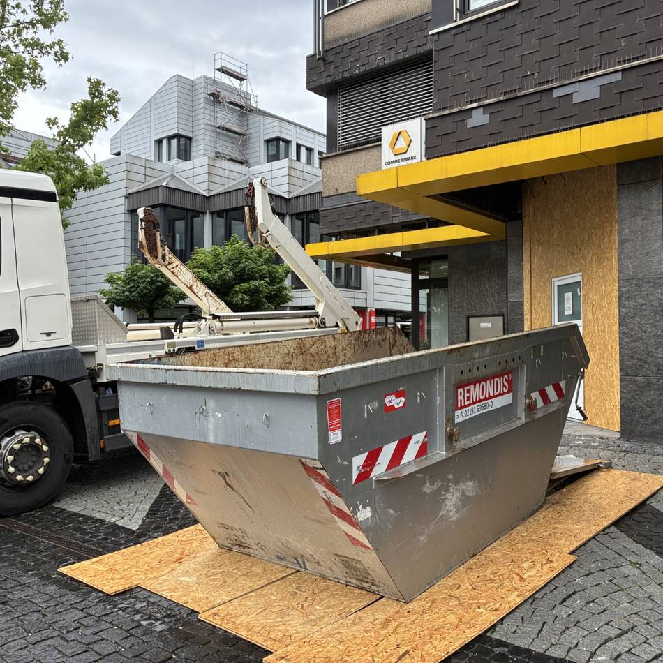 Nach Geldautomaten-Sprengung in Wermelskirchen: Commerzbank-Kunden dürfen bald an ihre Schließfächer