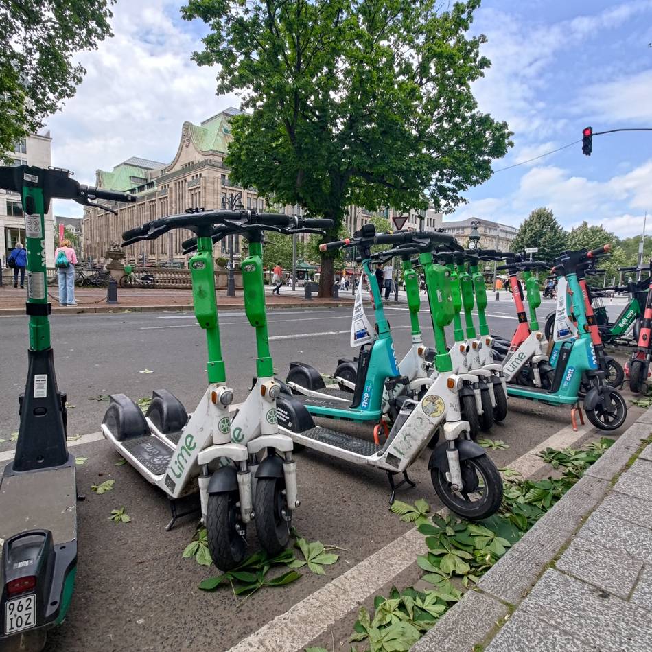 Verkehr in Düsseldorf : Mehr Unfälle mit E-Scootern – „Junge Menschen sind davon ein Leben lang betroffen“
