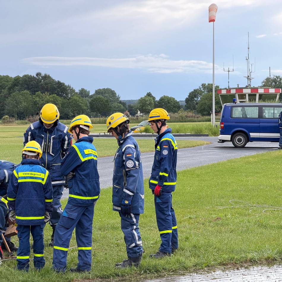 Übung in Grefrath: THW probt den Ernstfall am Flugplatz Niershorst
