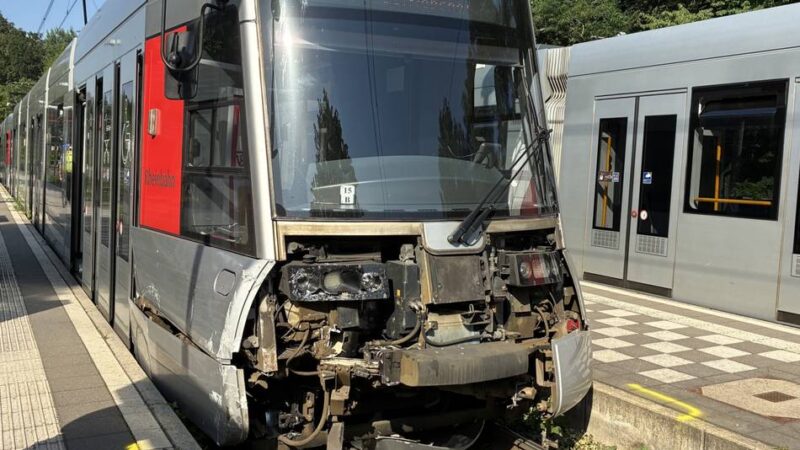 Verkehr in Düsseldorf: Skoda kracht in U72 – zwei Verletzte in Düsseldorf