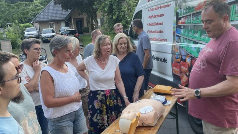 Für Notfälle in Kranenburg: Neuer Defibrillator soll Leben in Frasselt retten
