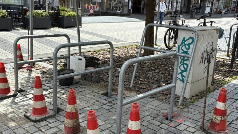 Wermelskirchener Innenstadt: Wo die letzte Telefonzelle stand, parken bald Fahrräder