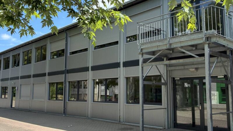 Hitzewelle in Wermelskirchen: Ventilatoren sollen Container-Klassen abkühlen