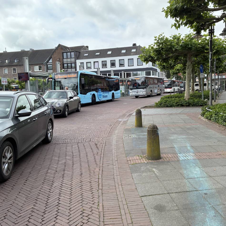 Langer Rückstau von der Hartstraße: Warum in Geldern am Morgen der Verkehr blockiert war