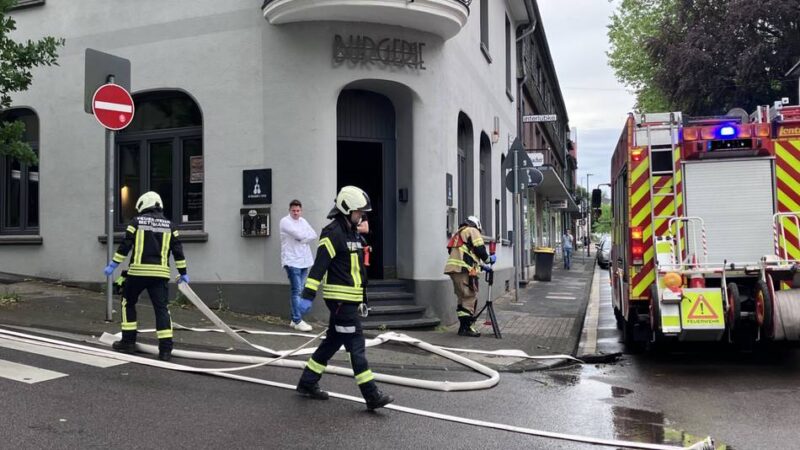 Land unter in Mettmann: Starkregen setzt Straßen und Keller unter Wasser