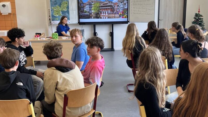 Emmy-Noether-Gesamtschule in Büttgen: Würfelspiel statt Frontalunterricht – Französisch mal anders