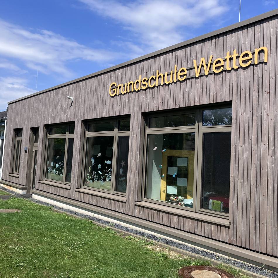 Einbrüche in Pfarrhaus und Grundschule: Pärchen geht kurz nach der Hochzeit auf Beutezug durch Geldern und Kevelaer