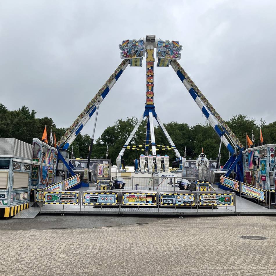 Kirmes in Kaarst: „Mir macht es Spaß, wenn die Hofdamen Autoscooter fahren“