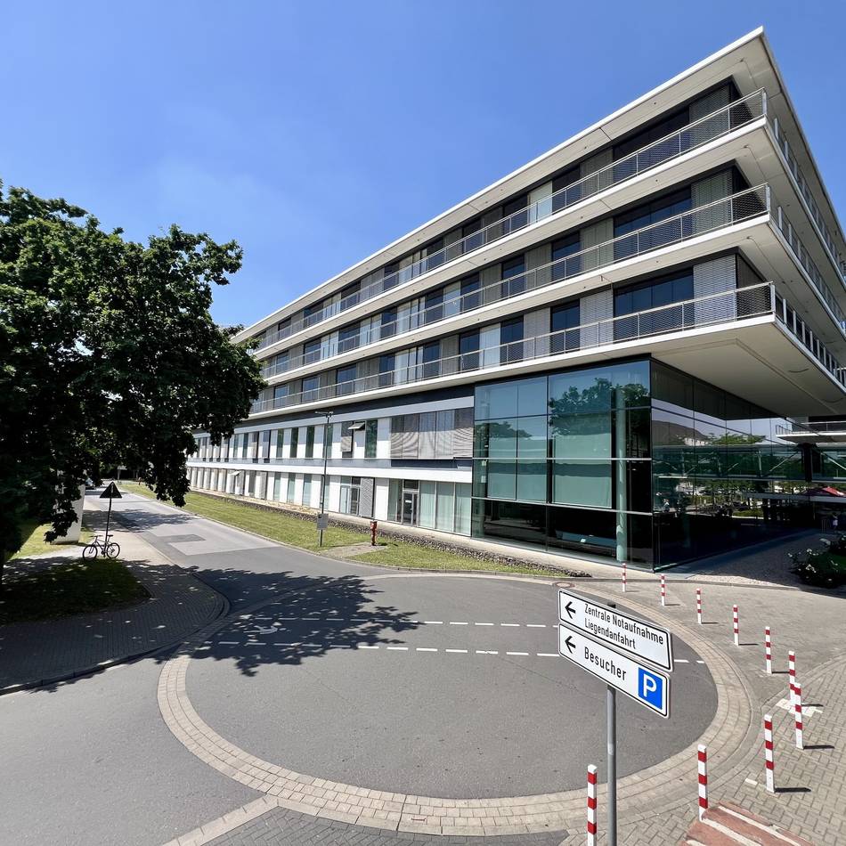 Hitze in der Uni-Klinik Düsseldorf : 38 Grad auf der Etage der Herzstation – „die Pflegekräfte tun mir fast noch mehr leid“