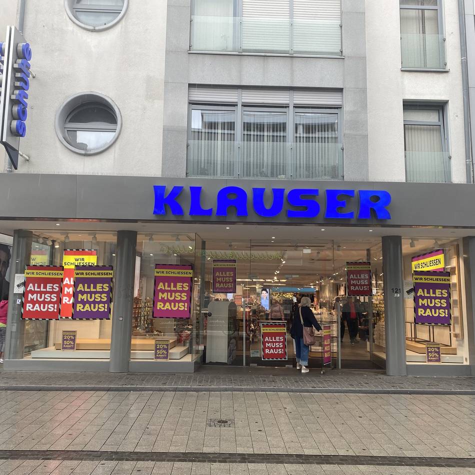 Hochstraße in Krefeld: Schuhgeschäft Klauser schließt, Asia-Markt folgt