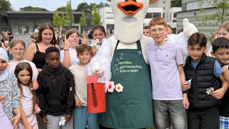 Swantje erobert den Schulhof: Maskottchen der Landesgartenschau feiert Premiere in Kleve