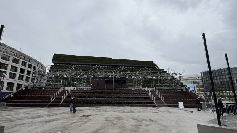 „Die un­end­liche Geschichte“: Vorstellung am Düsseldorfer Schauspielhaus wegen Sturms abgebrochen