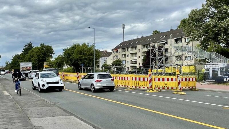 Bauarbeiten in Mönchengladbach: Erster Teil der Behelfsbrücke über Theodor-Heuss-Straße steht