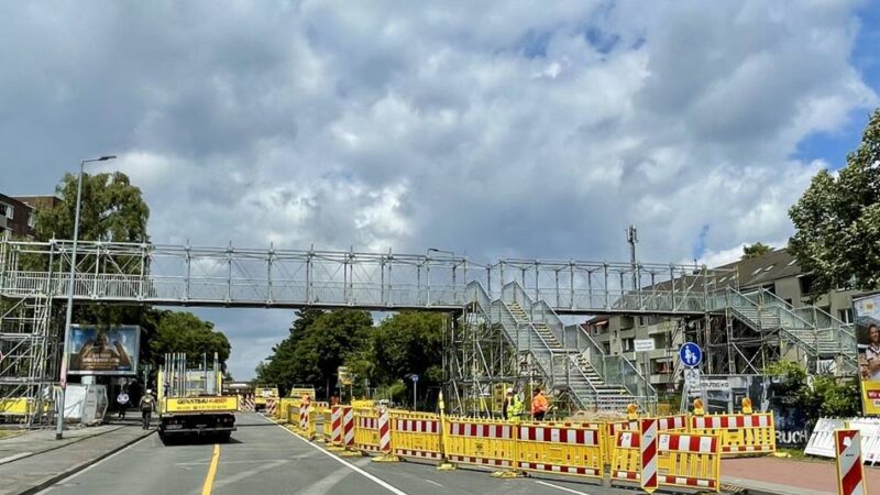 Verkehr in Mönchengladbach: Behelfsbrücke steht, Theodor-Heuss-Straße soll früher wieder offen sein