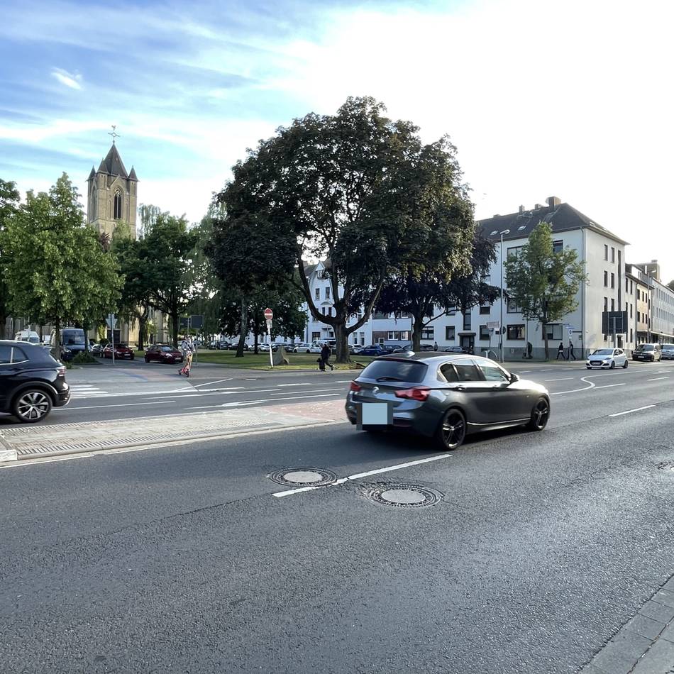 Optimierung für „Blaue Route“ in Mönchengladbach: Hofstraße wird für Radverkehr umgebaut – Parkplätze entfallen