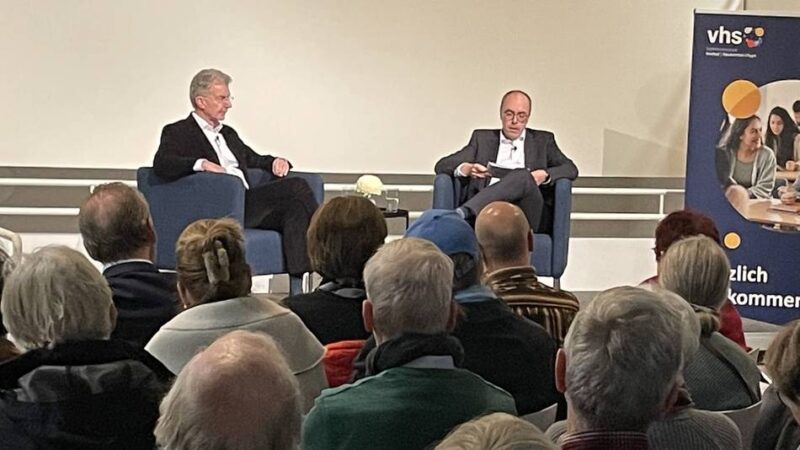 Format in der VHS Krefeld: Debatte zur Lage der Welt