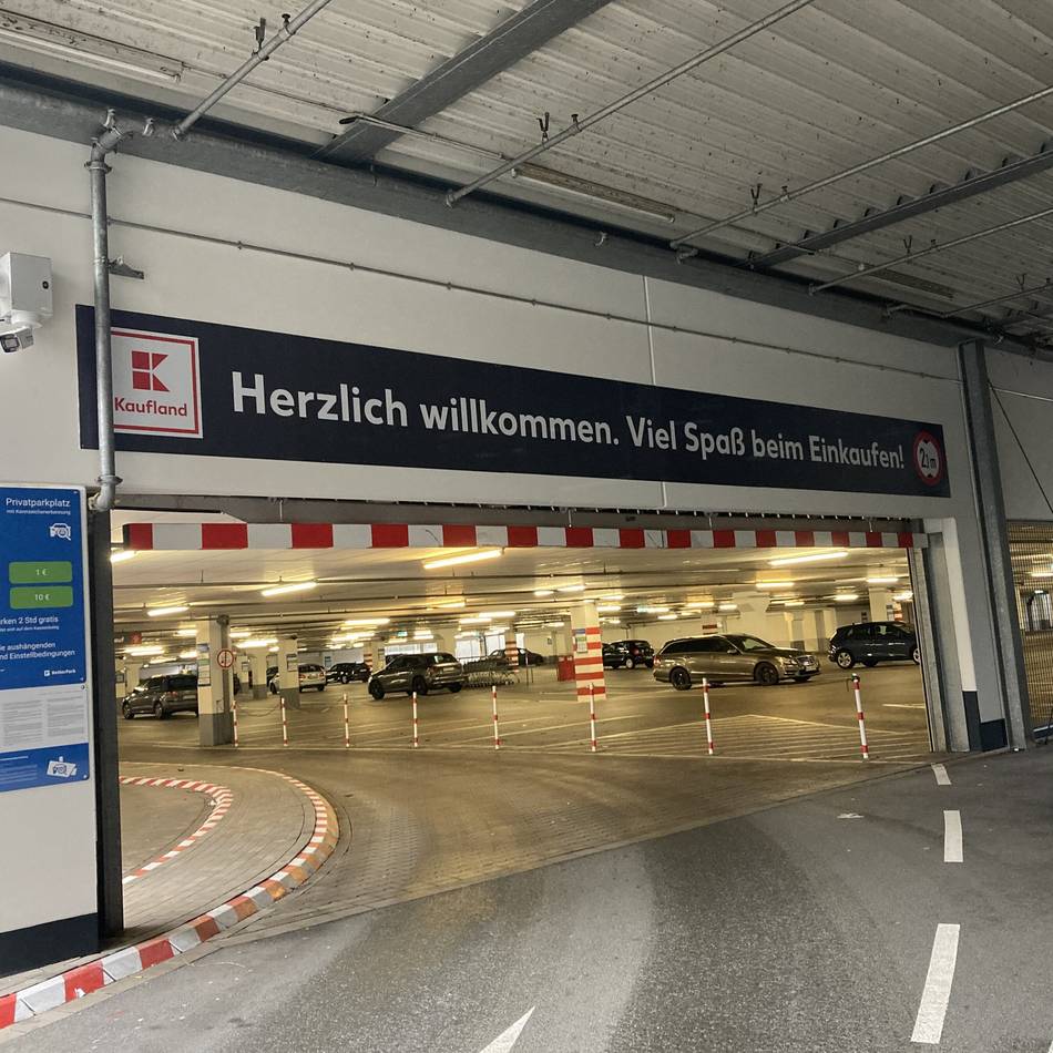 Bequemere Ausfahrt: „Kaufland“ in Geldern bessert beim Parksystem nach