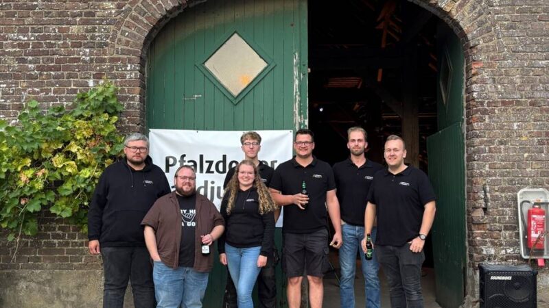 Orga-Team mitten in der Vorbereitung: Landjugend Pfalzdorf lädt endlich wieder zur Scheunenfete ein