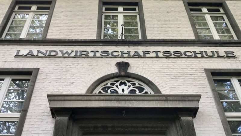 Zukunft des Denkmals bleibt ungewiss: Landwirtschaftsschule: Leerstand kostet bisher 400.000 Euro