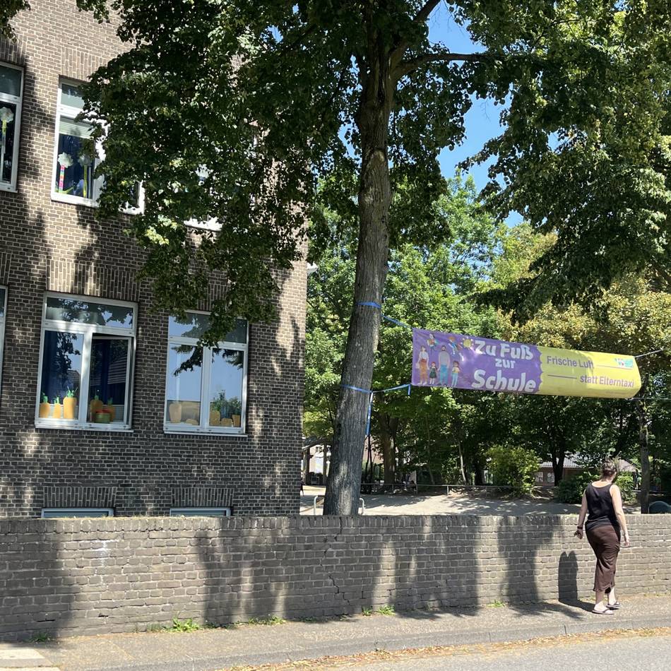 Problem Elterntaxis in Goch: Wie die CDU die Gefahr im Verkehr an der Liebfrauenschule bannen will