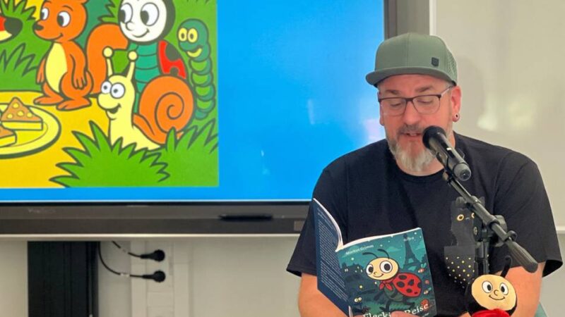 Lesung in Langenfeld: Ex-Popstar liest Förderschülern aus seinem Kinderbuch vor