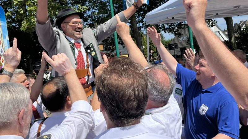 Schützen in Meerbusch: Ex-Prinz schießt sich zum König