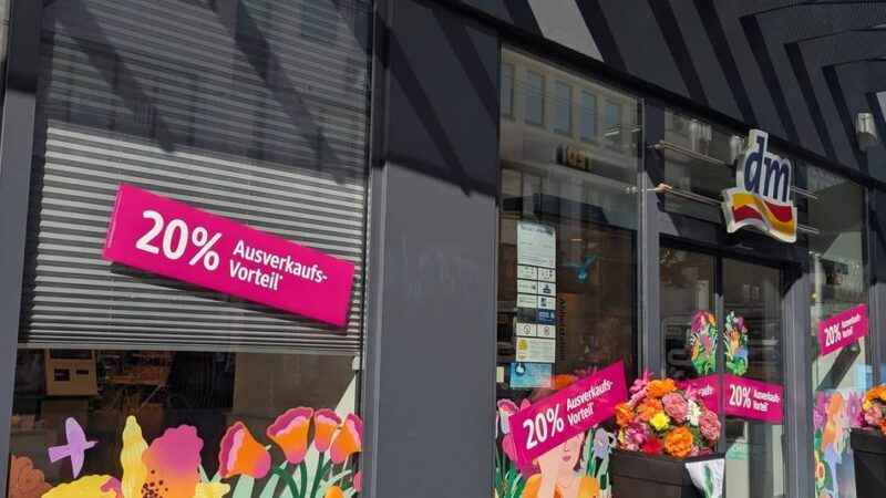 Innenstadt in Neuss: „dm“-Markt in der Niederstraße macht Ausverkauf – doch warum?