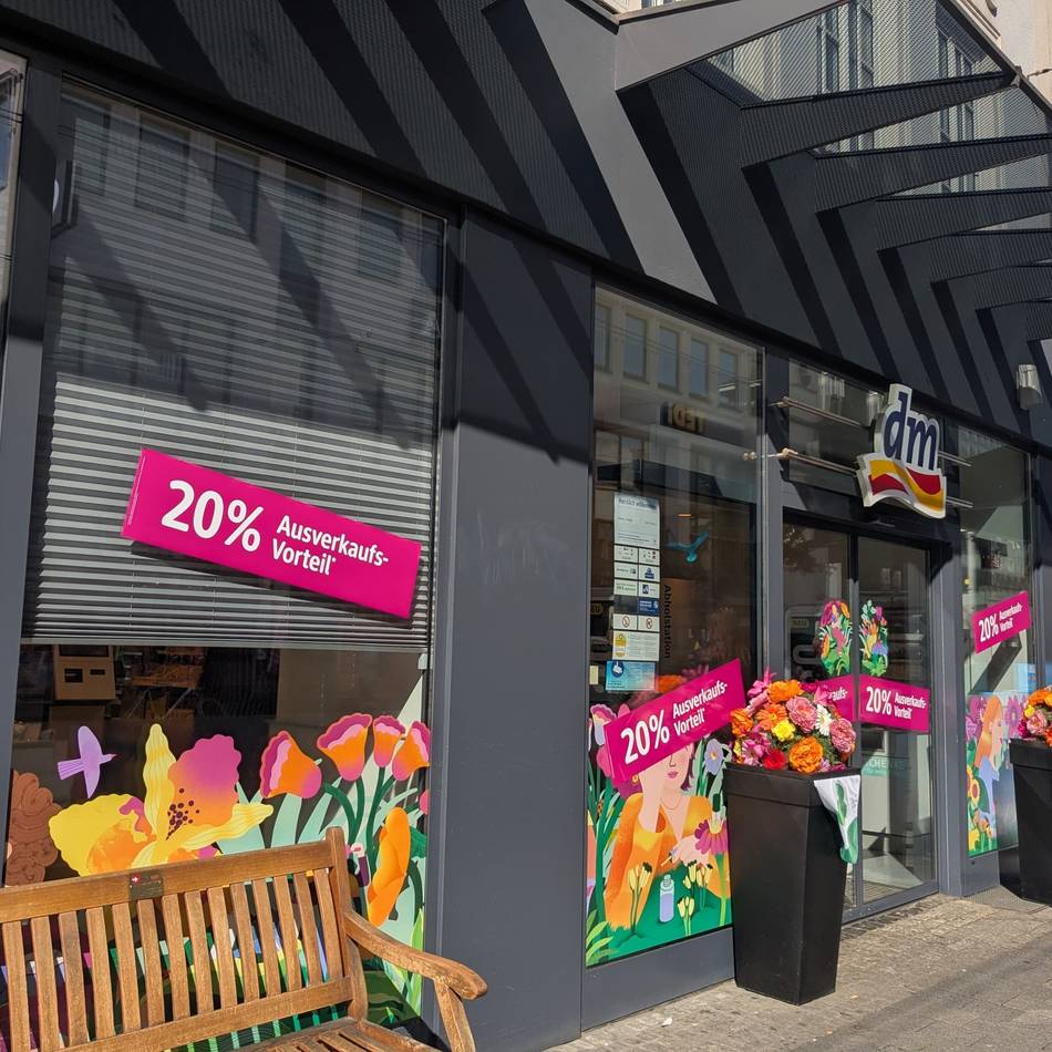 Innenstadt in Neuss: „dm“-Markt in der Niederstraße macht Ausverkauf – doch warum?