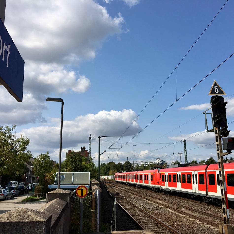 Auf Dach von einfahrender Bahn entdeckt: Verletzter S-Bahn-Surfer aus Neuss schwebt nicht mehr in Lebensgefahr
