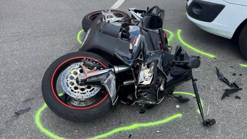Unfall in Radevormwald: Motorradfahrer (32) wird bei Sturz schwer verletzt