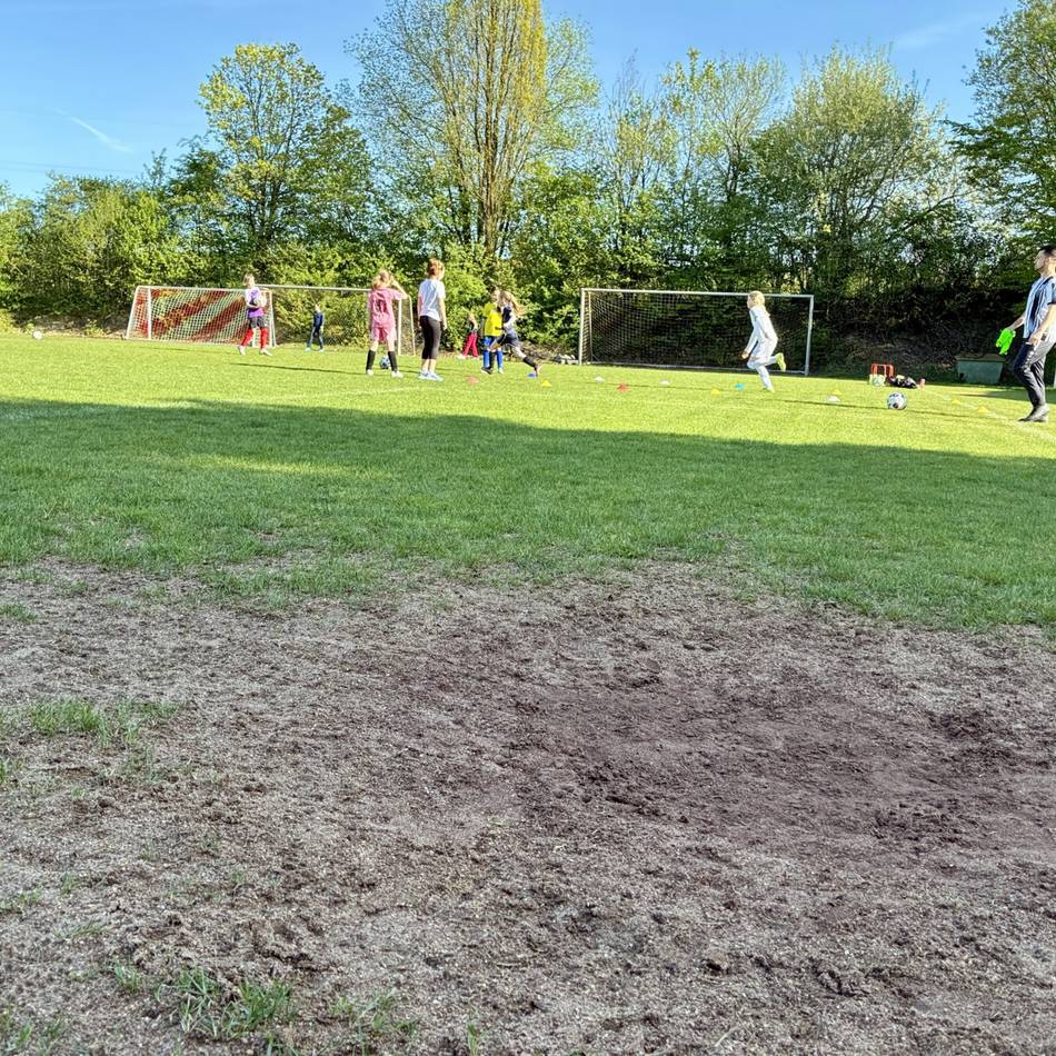 Vereinssport in Wermelskirchen: Der Naturrasen in Pohlhausen ist am Limit
