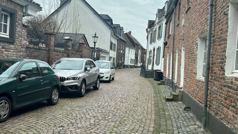 Parken in Zons: Zonser können Anwohner-Ausweise beantragen
