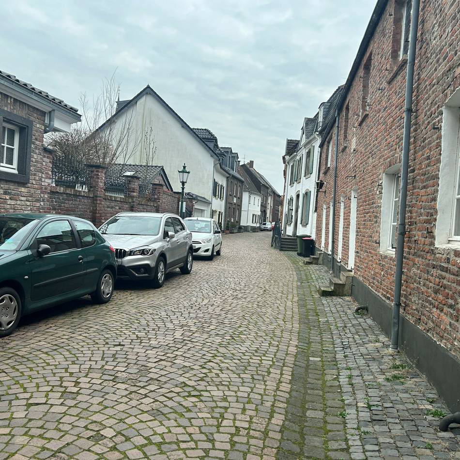 Parken in Zons: Zonser können Anwohner-Ausweise beantragen