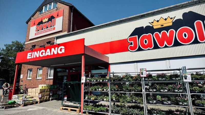 Masken-Männer stürmen Neusser Discounter: „Niemand möchte erleben, mit einem Messer bedroht zu werden“