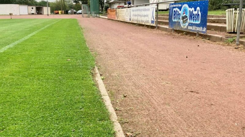 Kunstrasenplatz für Grimlinghausen: Neuss investiert 1,5 Millionen in marode Sportanlage