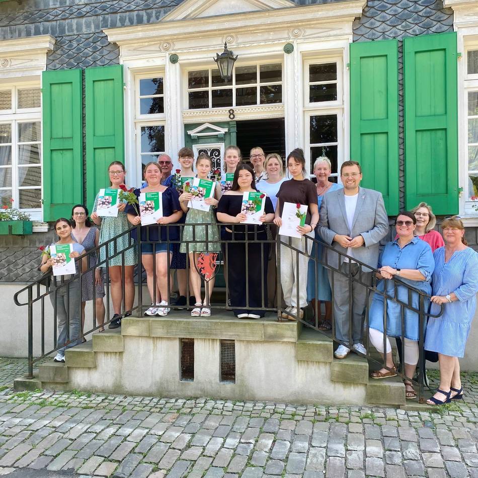 Ehrenamtsinitiative „Weitblick“ in Radevormwald: Neun Schülerinnen machten den Sozialführerschein