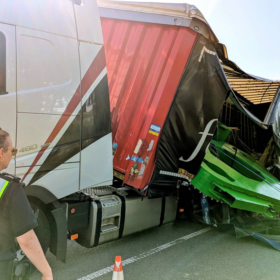 Unfall in Hamminkeln: Lkw verliert Ladung an A3-Auffahrt