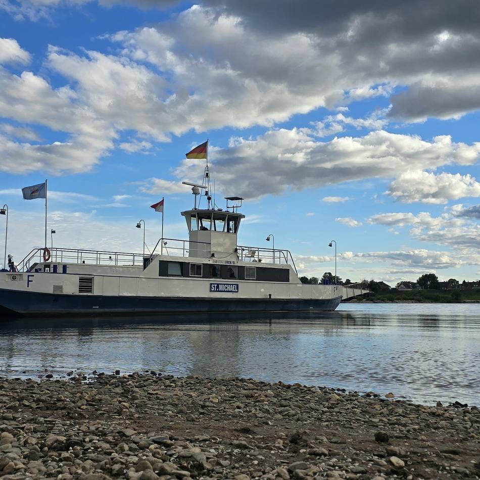 Wieder Betrieb auf Rhein bei Leverkusen: Nach technischem Defekt – Fähre Hitdorf wieder unterwegs