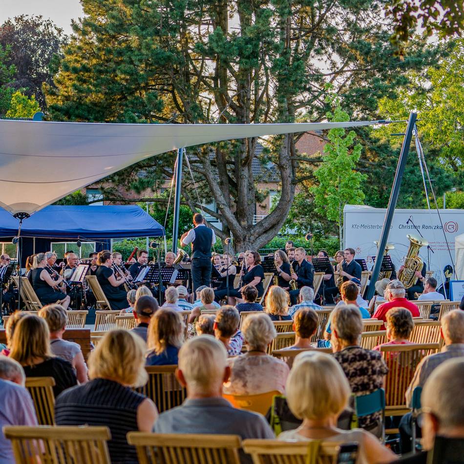 Sommerkonzert im Bürgerpark: Sinfonische Klänge unter freiem Himmel in Nieukerk